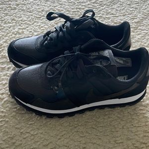 Like new black Nike V-Love O.X. Size 6.5